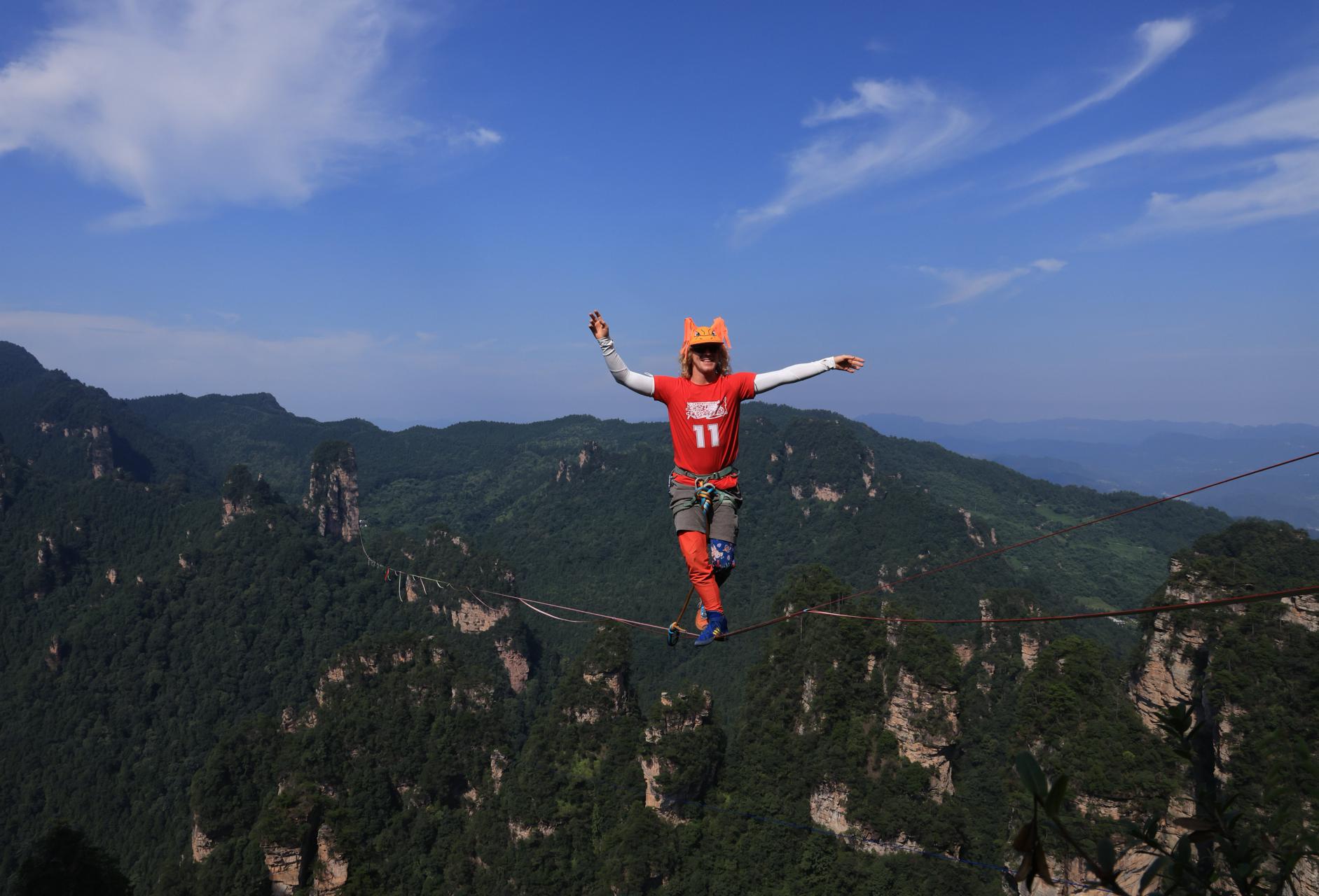 亚洲之王, 在山峰之间