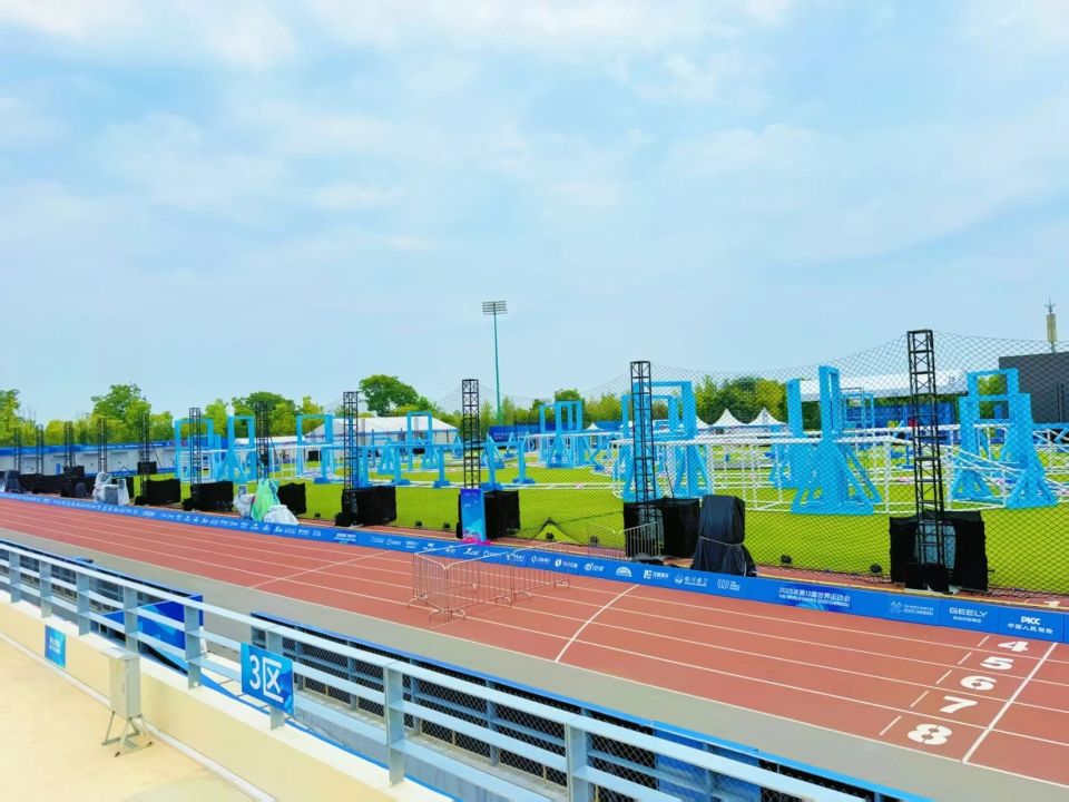 经与国际航, 在夜空中高