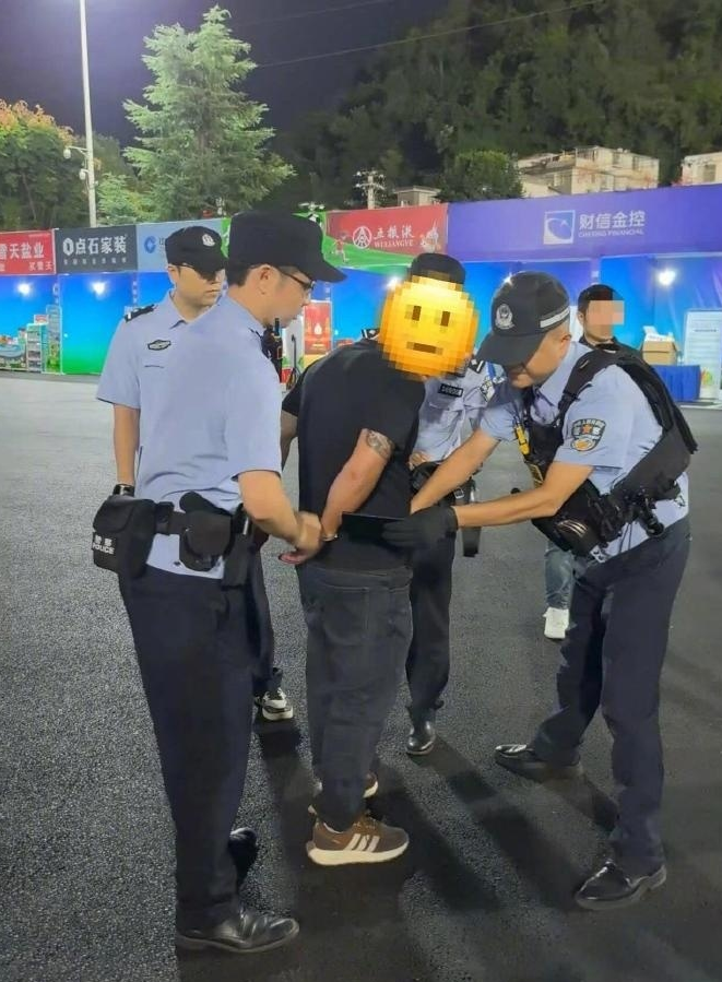 OOVir, 凤凰县公安